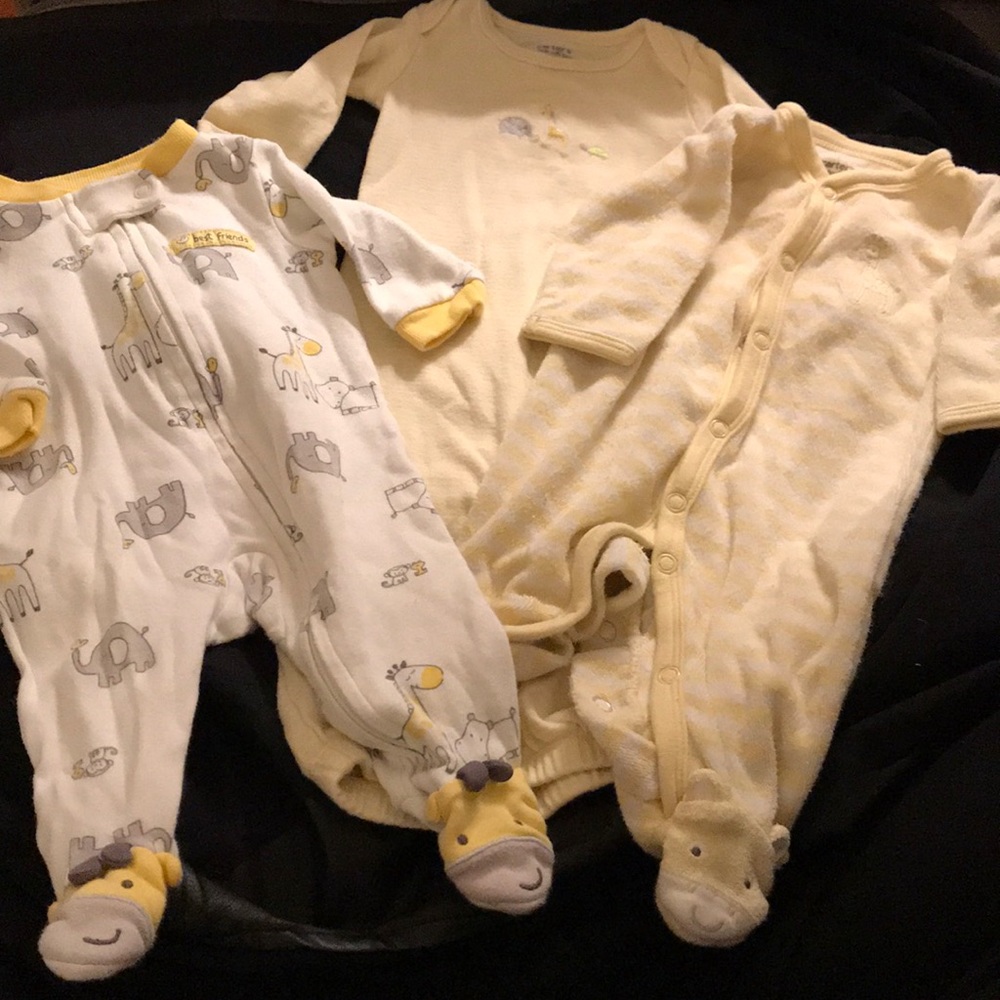 Set of 3 newborn pajamas.